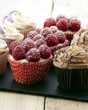 Das Mixed Berry Cupcakes Wallpaper 176x220