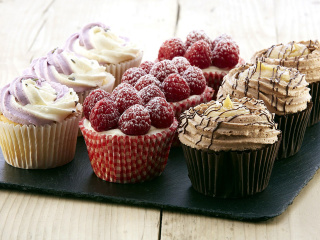 Mixed Berry Cupcakes wallpaper 320x240