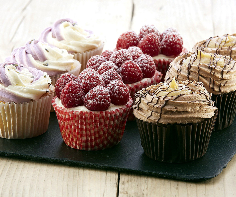 Mixed Berry Cupcakes wallpaper 960x800