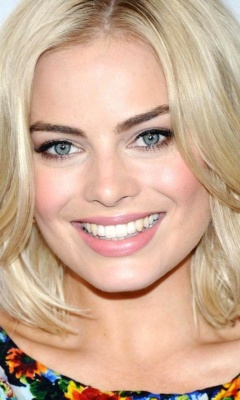 Обои Margot Robbie in The Wolf of Wall Street 240x400