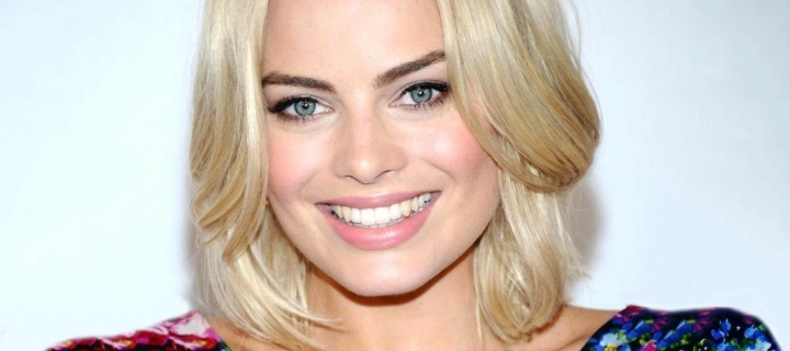 Margot Robbie in The Wolf of Wall Street wallpaper 720x320