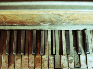 Обои Old Piano Keyboard 320x240