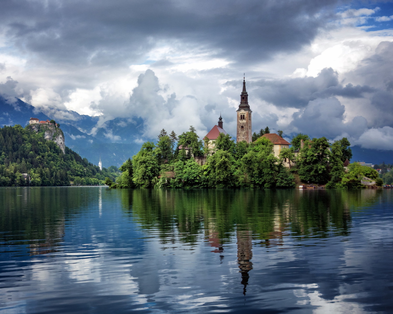 Das Lake Bled, Slovenia Wallpaper 1280x1024