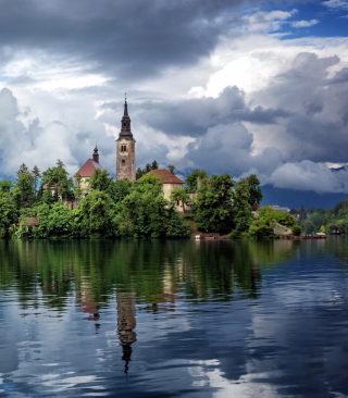 Lake Bled, Slovenia sfondi gratuiti per Nokia Lumia 800