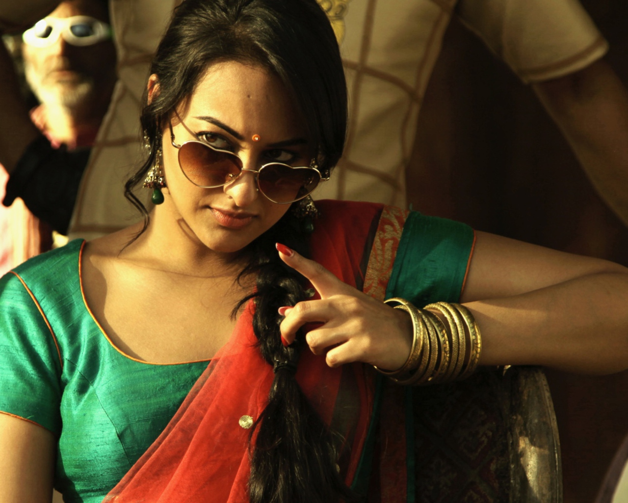 Screenshot №1 pro téma Sonakshi Sinha In Joker 1280x1024