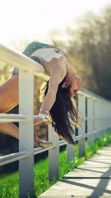 Sfondi Gymnastics At Fresh Air 360x640