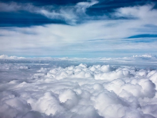 Das Above Clouds Wallpaper 320x240