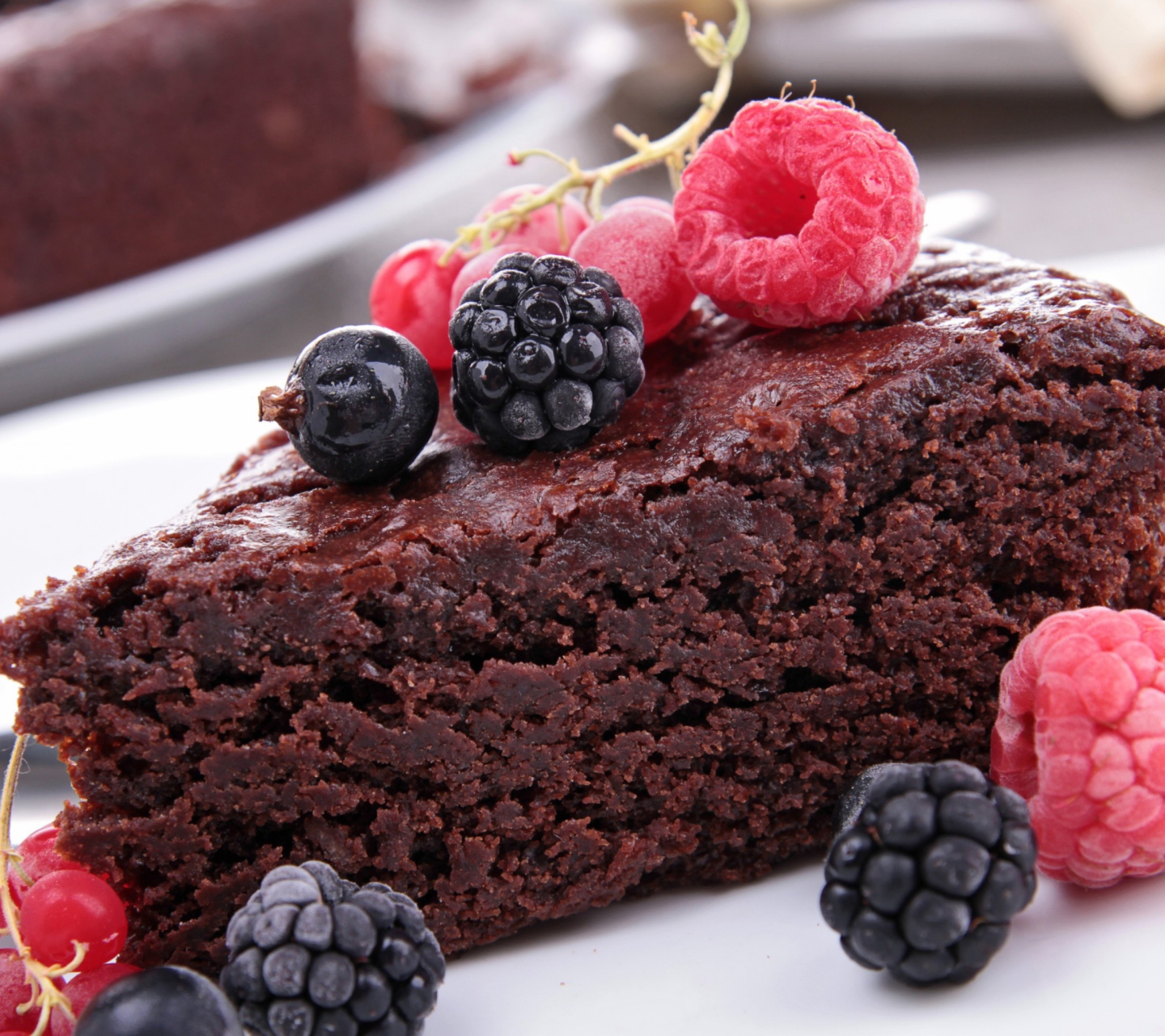 Обои Berries On Chocolate Cake 1440x1280