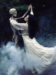 Girl Dancing With Skeleton screenshot #1 240x320