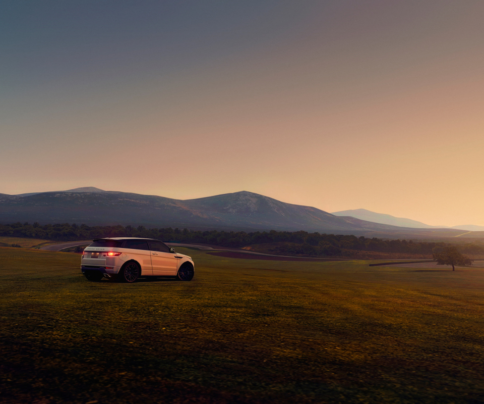 White Range Rover screenshot #1 960x800