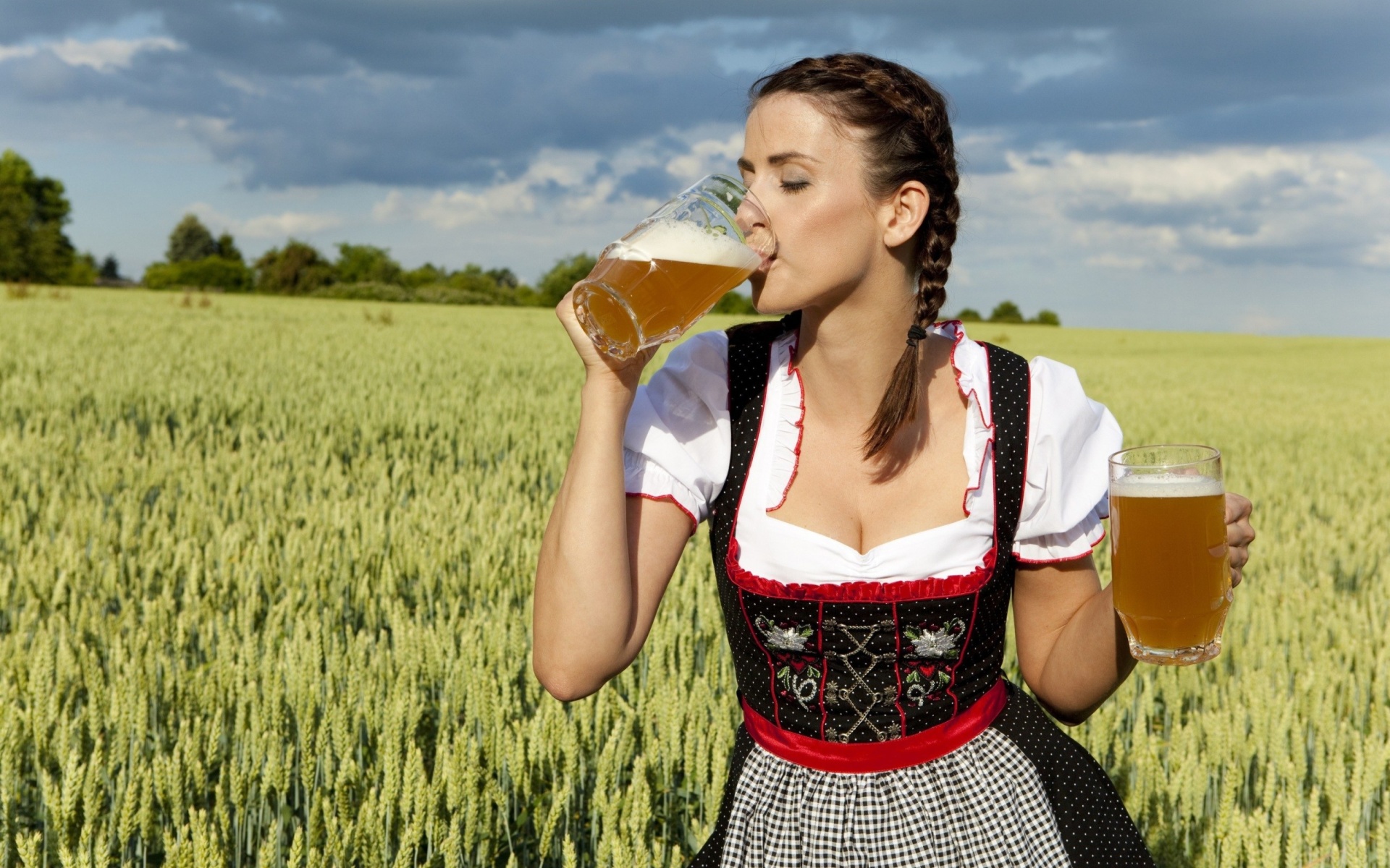 Girl likes Bavarian Weissbier wallpaper 1920x1200