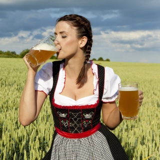 Girl likes Bavarian Weissbier - Obrázkek zdarma pro iPad 3