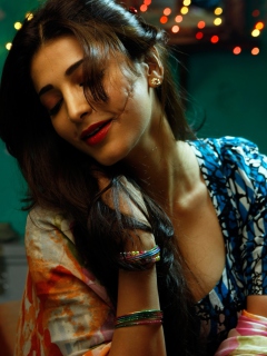 Screenshot №1 pro téma Shruthi Hassan In D Day 240x320
