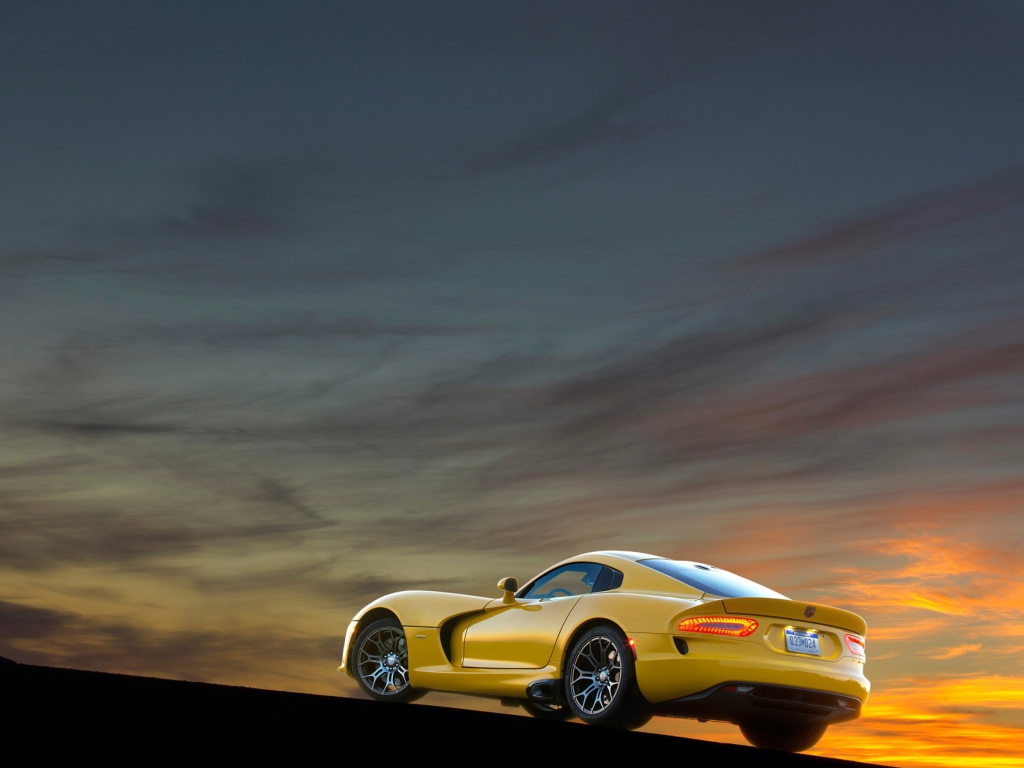 Fondo de pantalla Yellow SRT Viper Rear Angle 1024x768