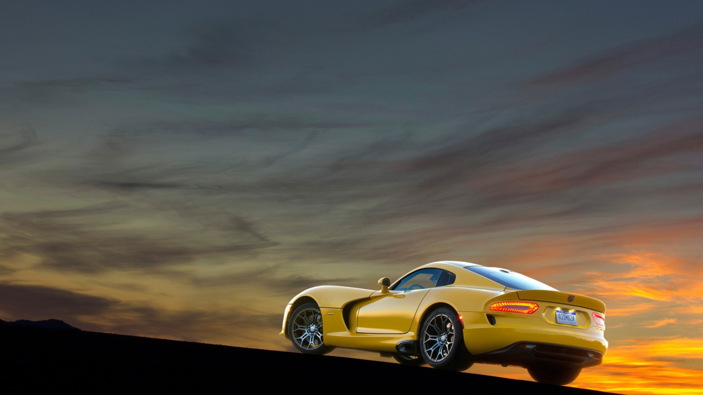 Обои Yellow SRT Viper Rear Angle 1366x768