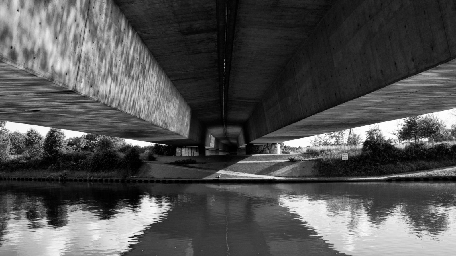 Fondo de pantalla Under The Bridge 1600x900