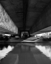 Das Under The Bridge Wallpaper 176x220