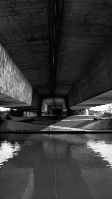 Das Under The Bridge Wallpaper 360x640