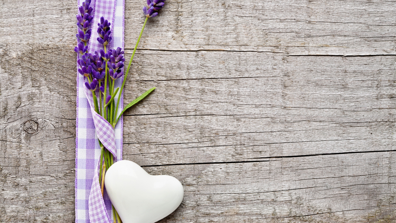 Das Branch Of Lavender Wallpaper 1366x768