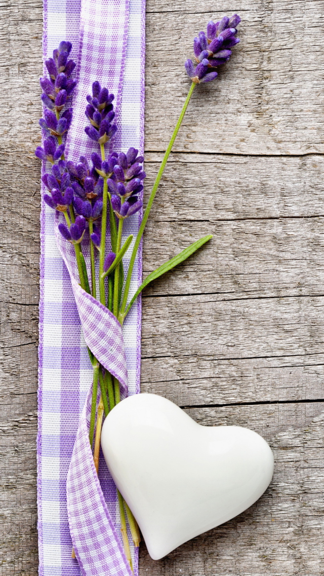 Lavender là một loài hoa thanh lịch và tinh tế, được biết đến với tác dụng thư giãn và làm dịu tinh thần. Hãy xem hình ảnh của Lavender để cảm nhận được sự thanh tịnh và hòa quyện với thiên nhiên.