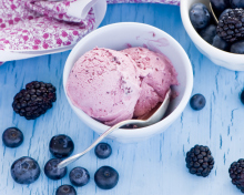 Sfondi Berry Ice Cream 220x176