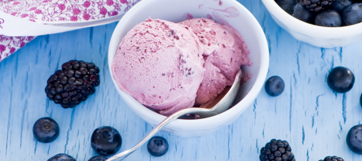 Sfondi Berry Ice Cream 720x320