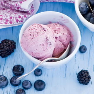 Free Berry Ice Cream Picture for 208x208