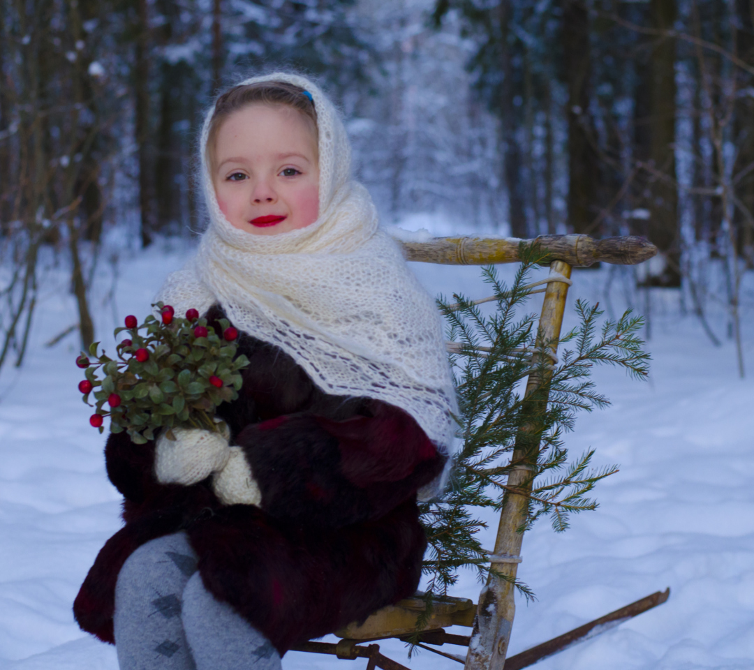 Обои Little Girl In Winter Outfit 1080x960