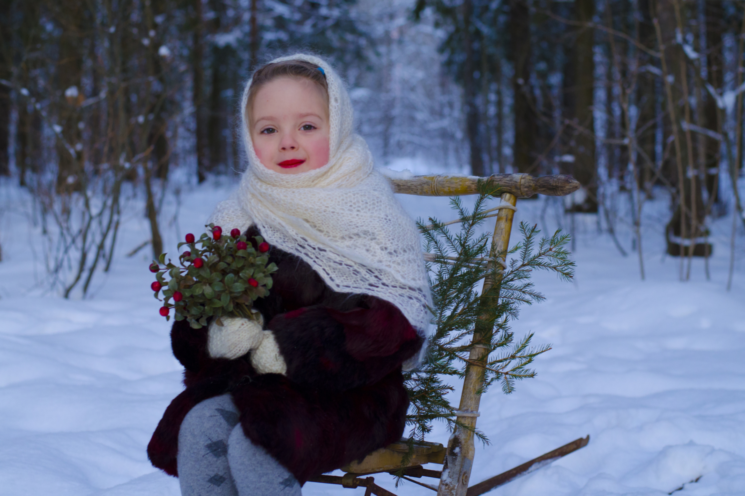 Das Little Girl In Winter Outfit Wallpaper 2880x1920