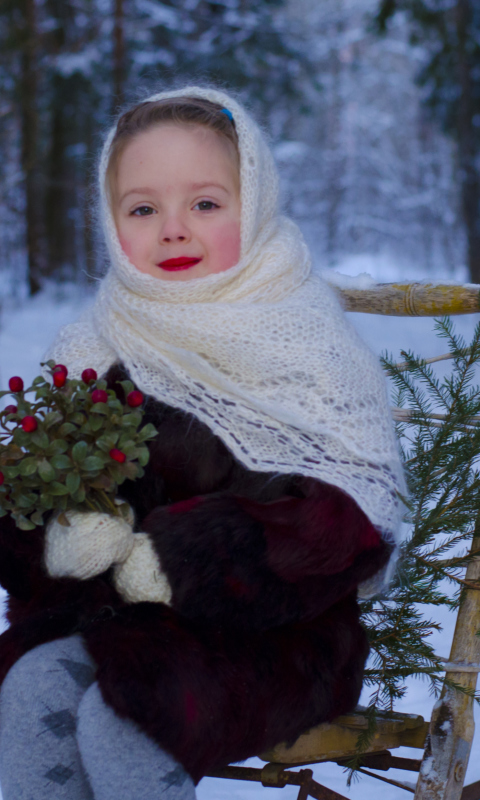Обои Little Girl In Winter Outfit 480x800