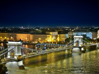 Das Budapest Danube Bridge Wallpaper 320x240