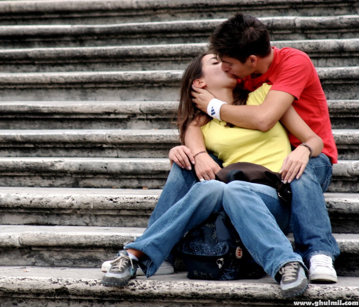 Kissing Couple screenshot #1 1200x1024