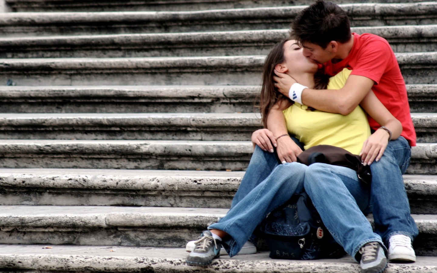 Fondo de pantalla Kissing Couple 1440x900