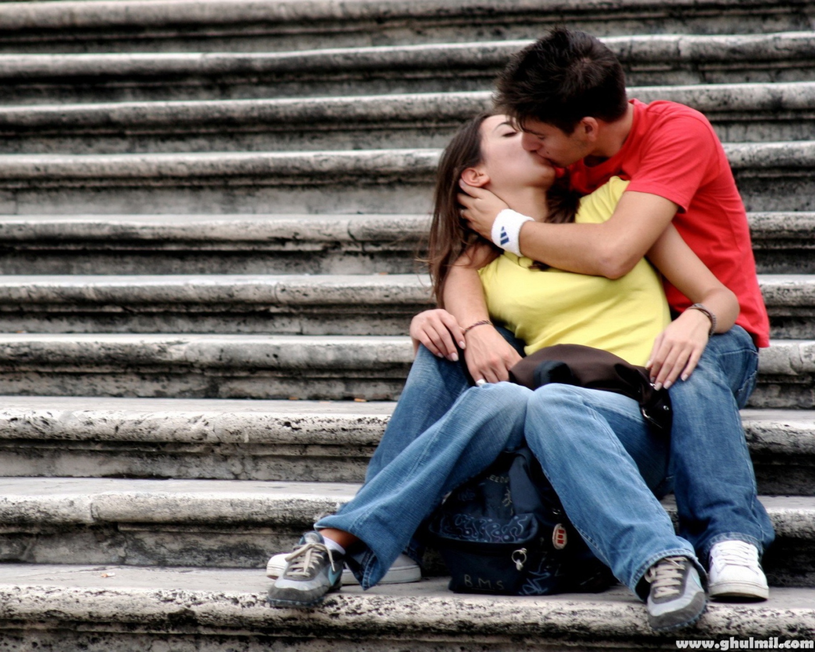 Обои Kissing Couple 1600x1280