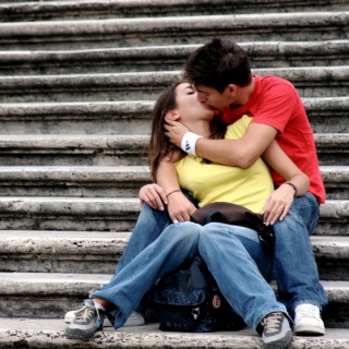 Kissing Couple - Obrázkek zdarma pro 128x128