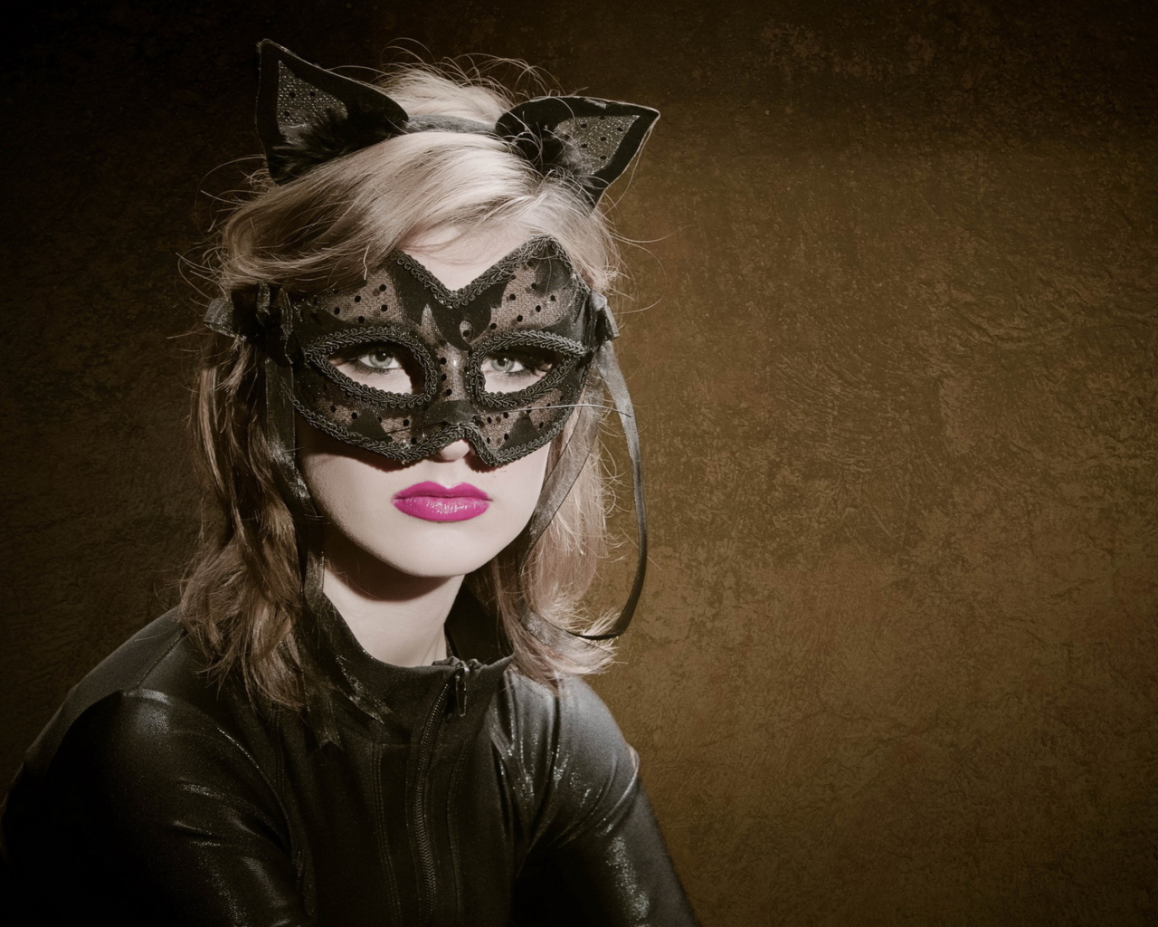 Das Cat Woman Mask Wallpaper 1280x1024