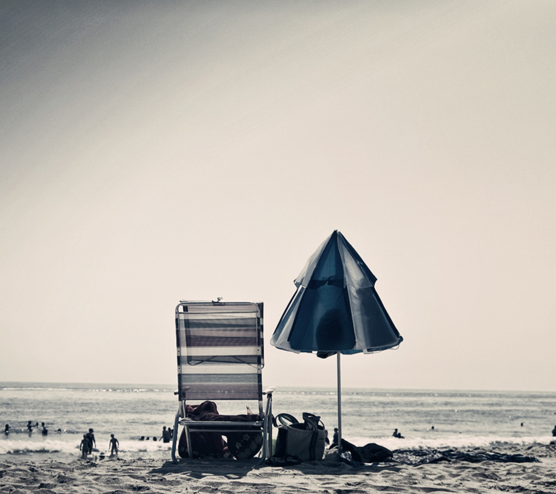 Das Beach Chair And Umbrella Wallpaper 1080x960