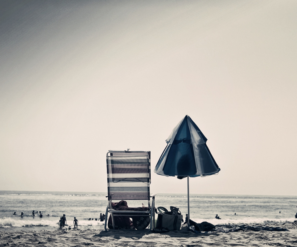 Beach Chair And Umbrella wallpaper 960x800