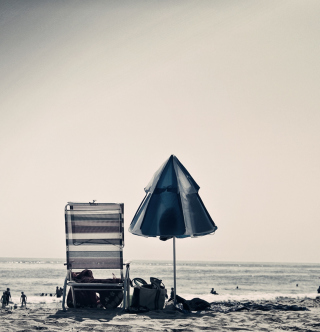 Kostenloses Beach Chair And Umbrella Wallpaper für iPad mini 2