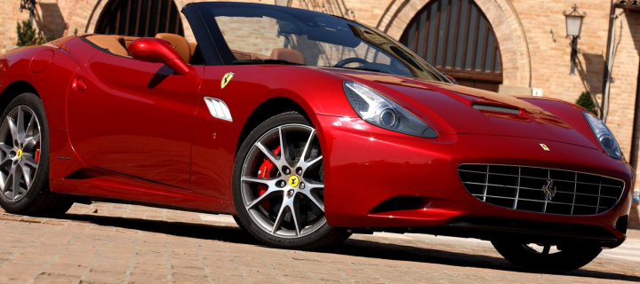 Screenshot №1 pro téma Ferrari California T Super Car 720x320
