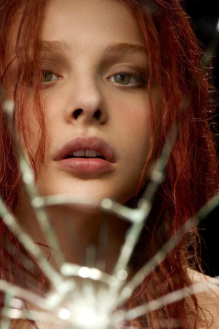 Chloë Grace Moretz As Stephen King's Carrie screenshot #1 320x480