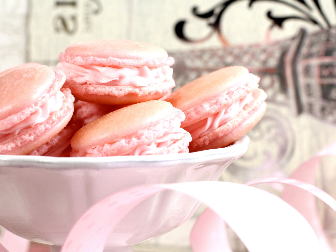 Обои Pink Macaron Flavor 1280x960