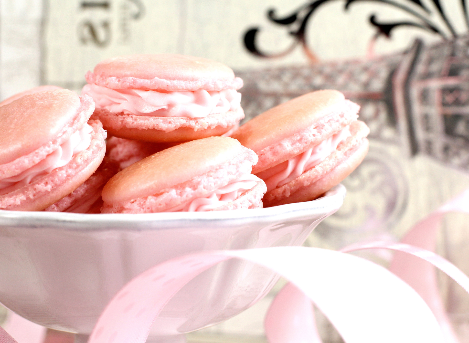 Обои Pink Macaron Flavor 1920x1408