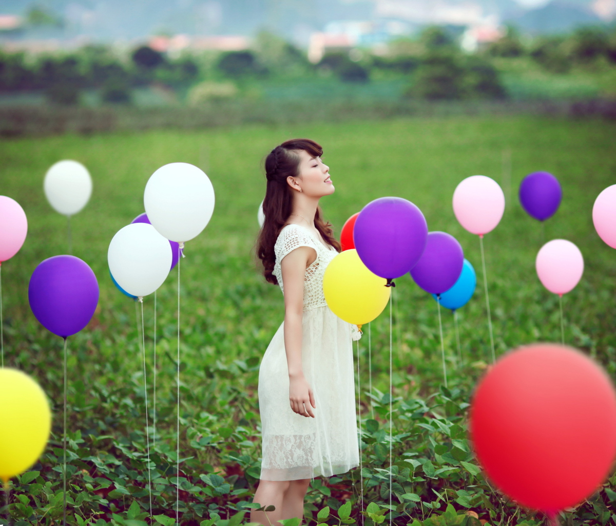 Обои Girl And Colorful Balloons 1200x1024
