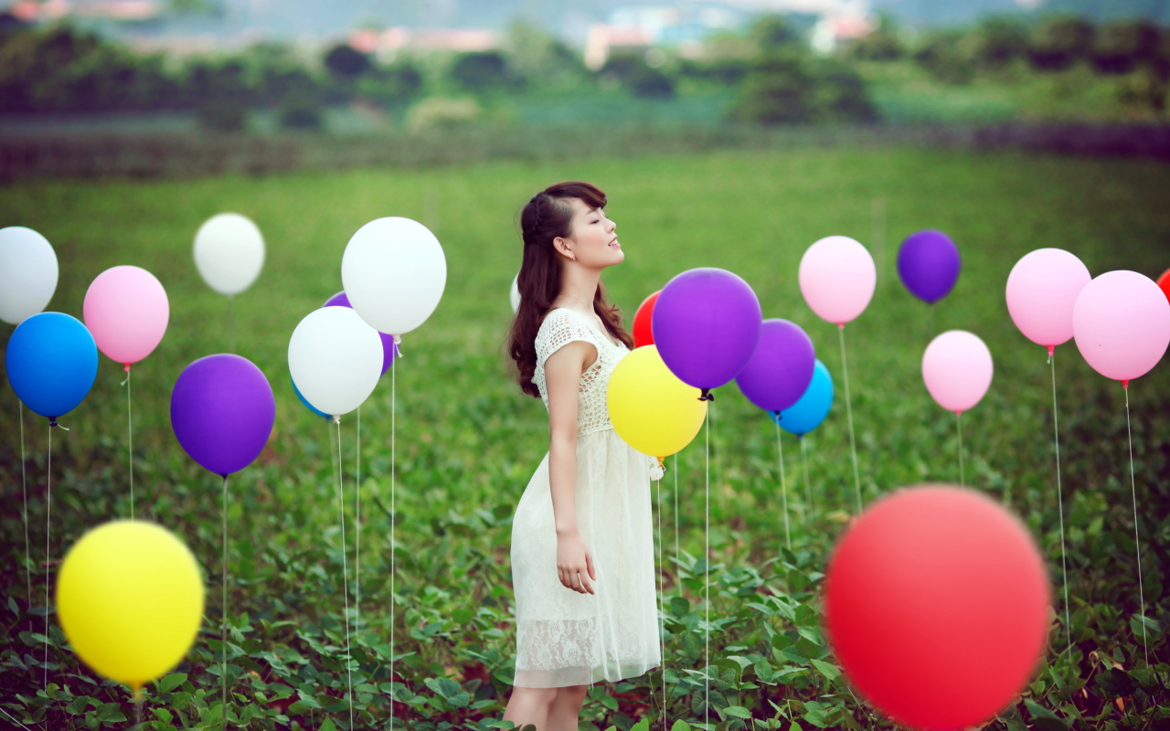 Das Girl And Colorful Balloons Wallpaper 1280x800