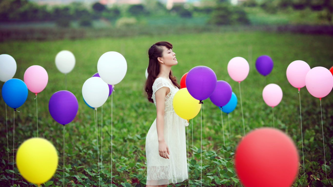 Das Girl And Colorful Balloons Wallpaper 1366x768