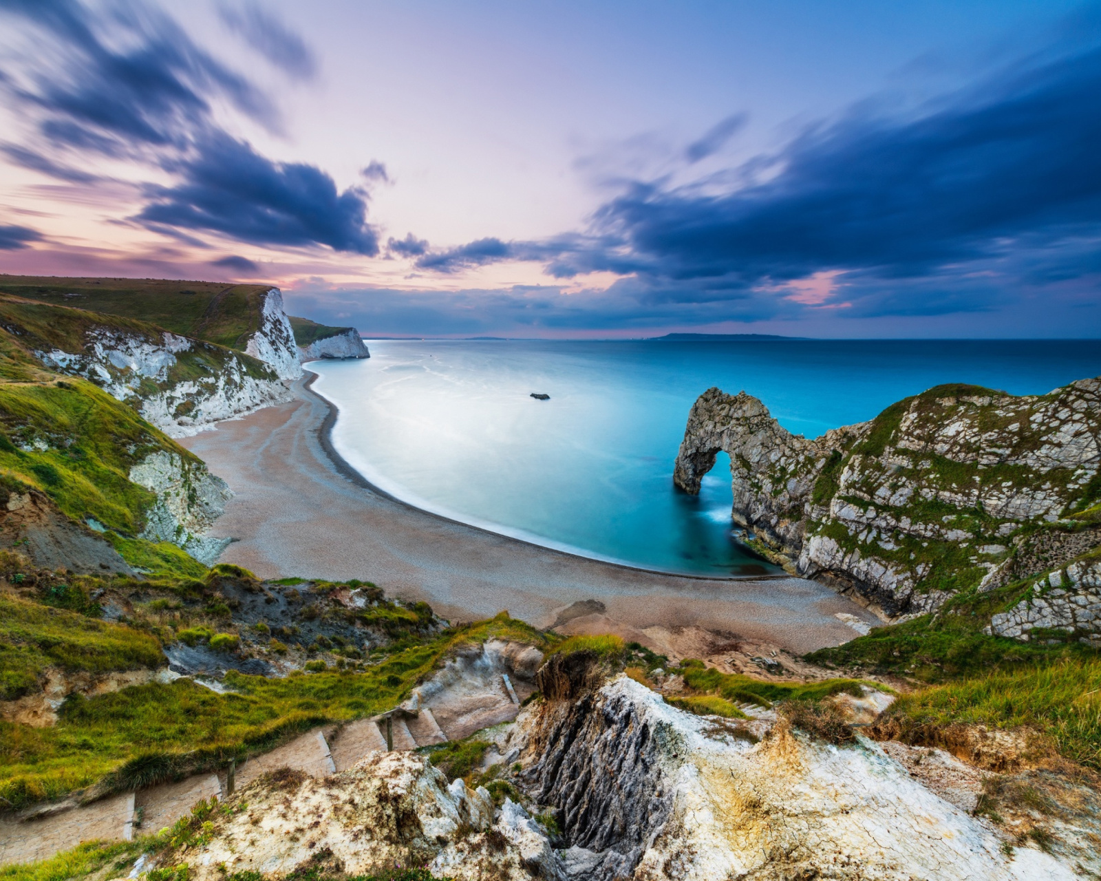 Durdle Door on Jurassic Coast in Dorset, England wallpaper 1600x1280