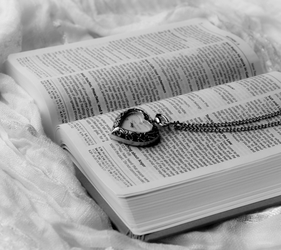 Bible And Vintage Heart-Shaped Watch wallpaper 960x854