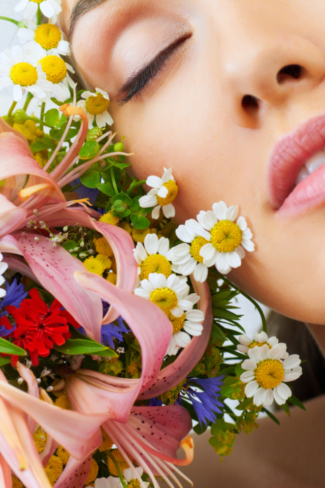 Fondo de pantalla Bouquet And Girl 640x960