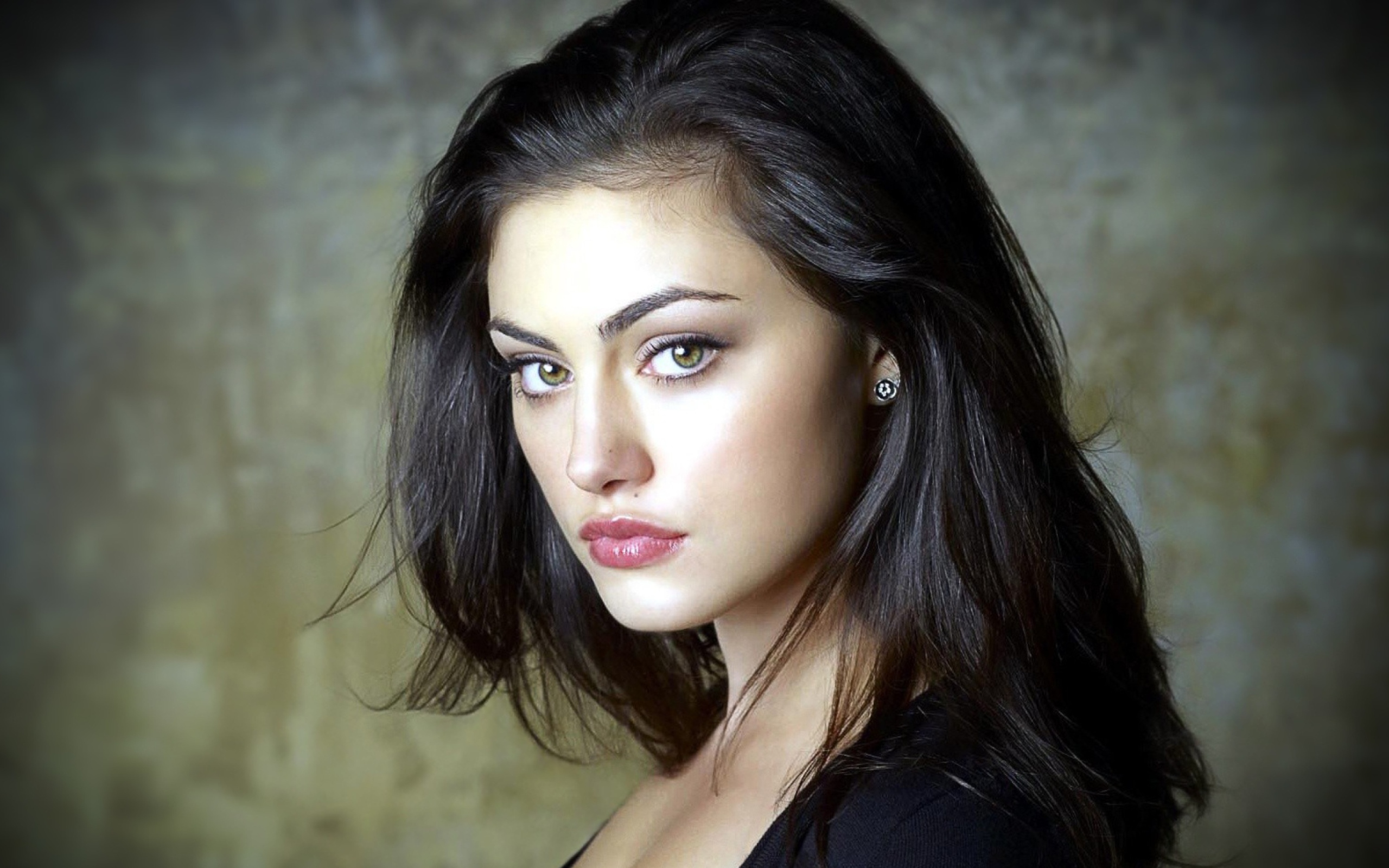 Fondo de pantalla Phoebe Tonkin 2560x1600